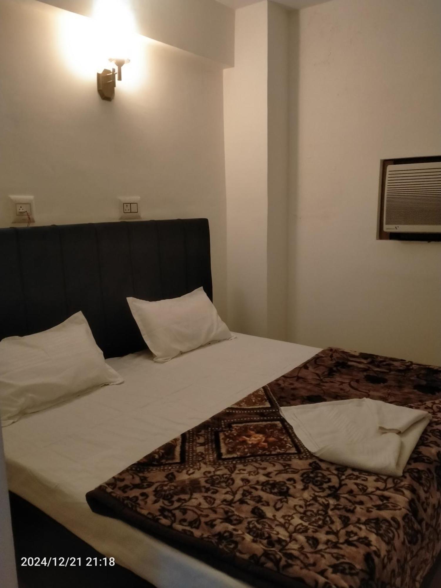 Parv Hotel