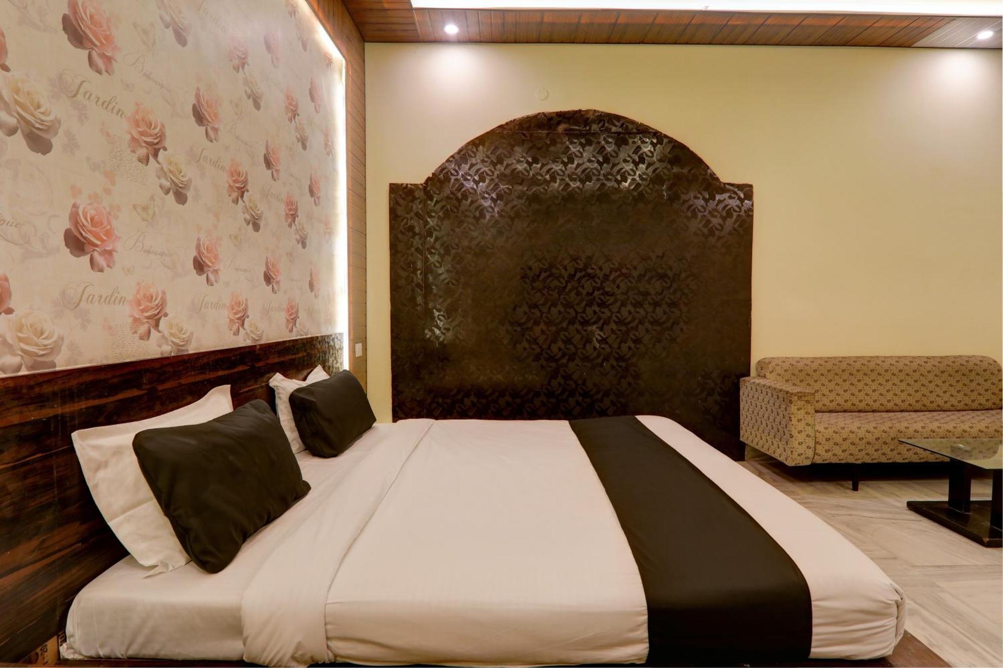 Hotel O Flagship Adbhut Moment Varanasi