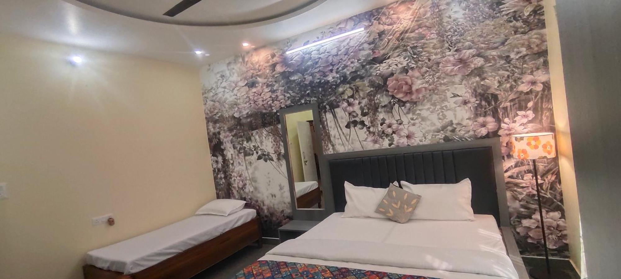 Kaustubh Three Bedroom * Varanasi