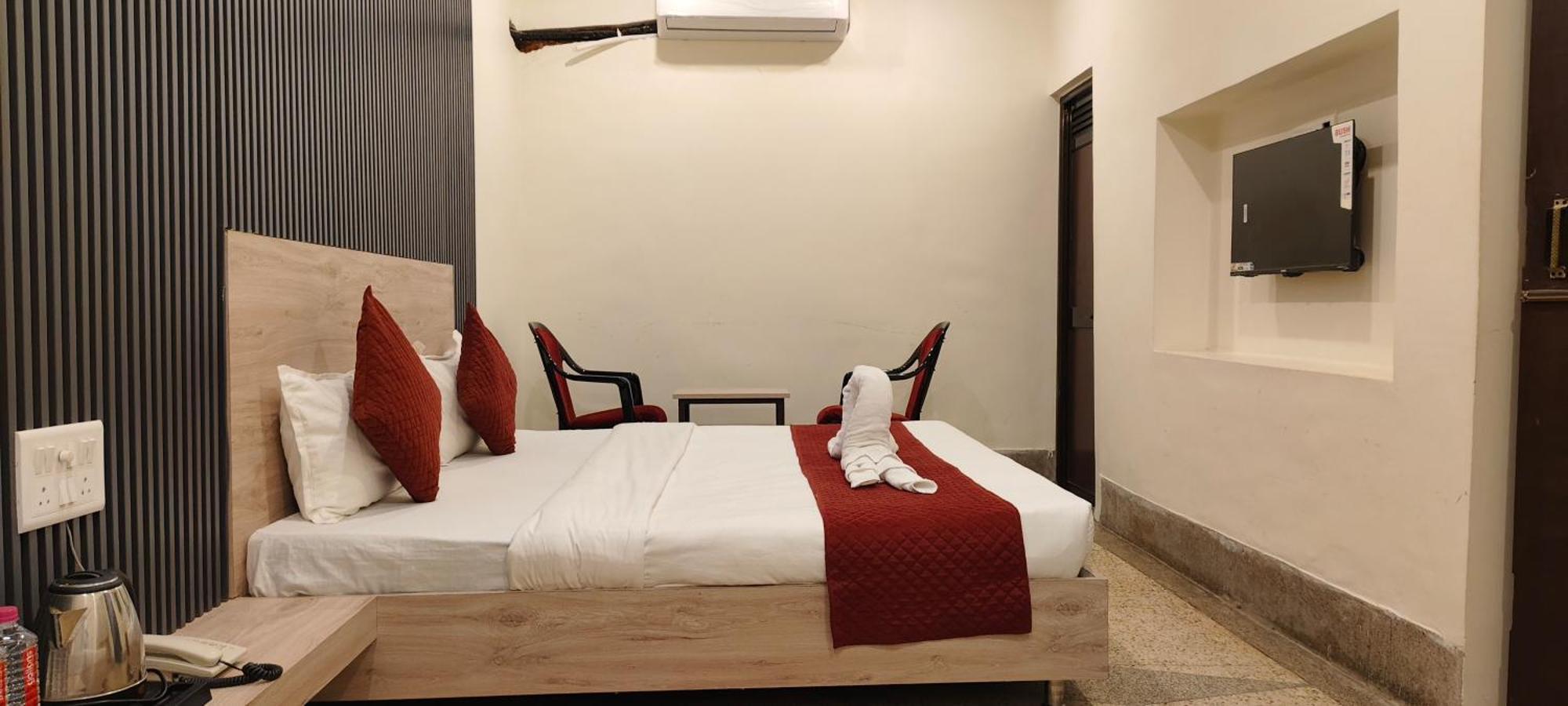 Guest house The Anandvan Palace- 300 Meter From Harishchandra Ghat *