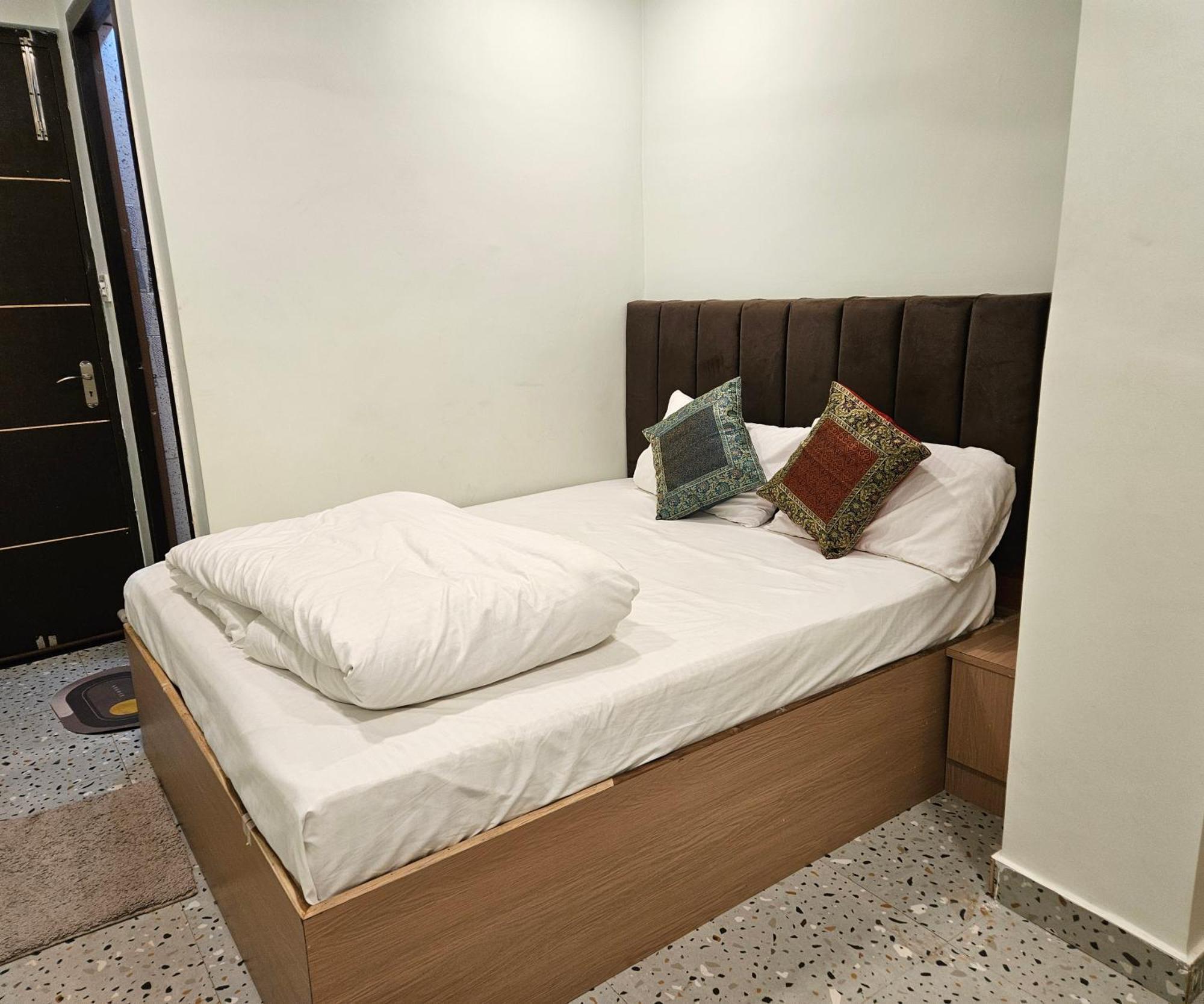Guest house Rajlaxmi Place *