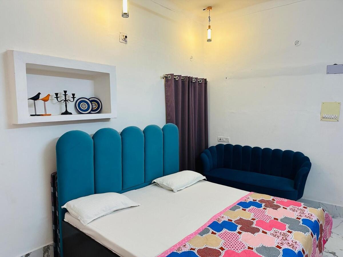 Kamaree-7bhk Apartment