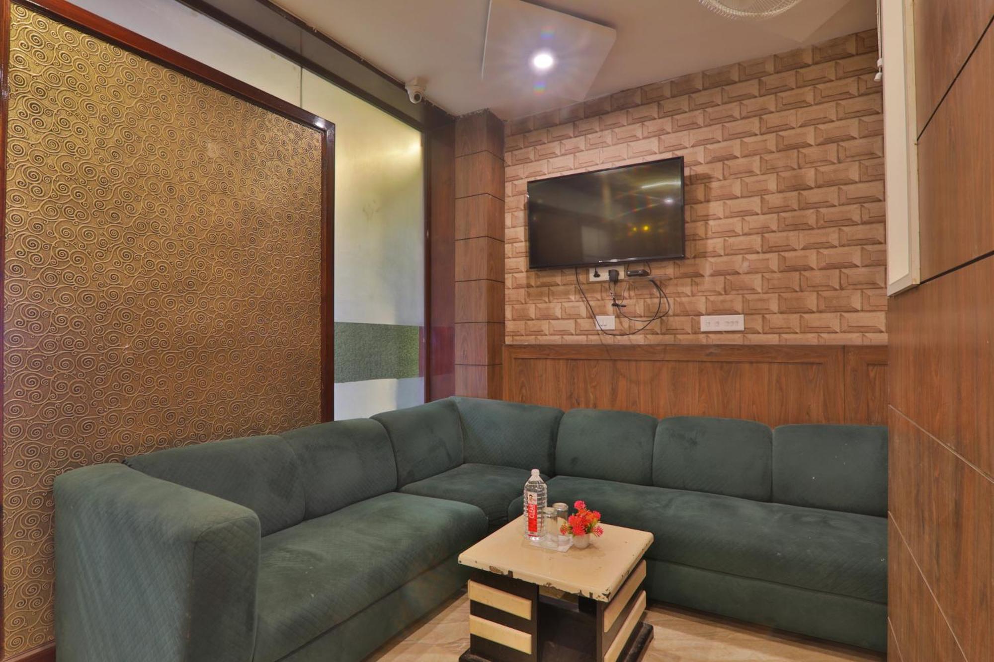 Janki Sigra 2 Km From Kashi Vishwanath Dham 3*
