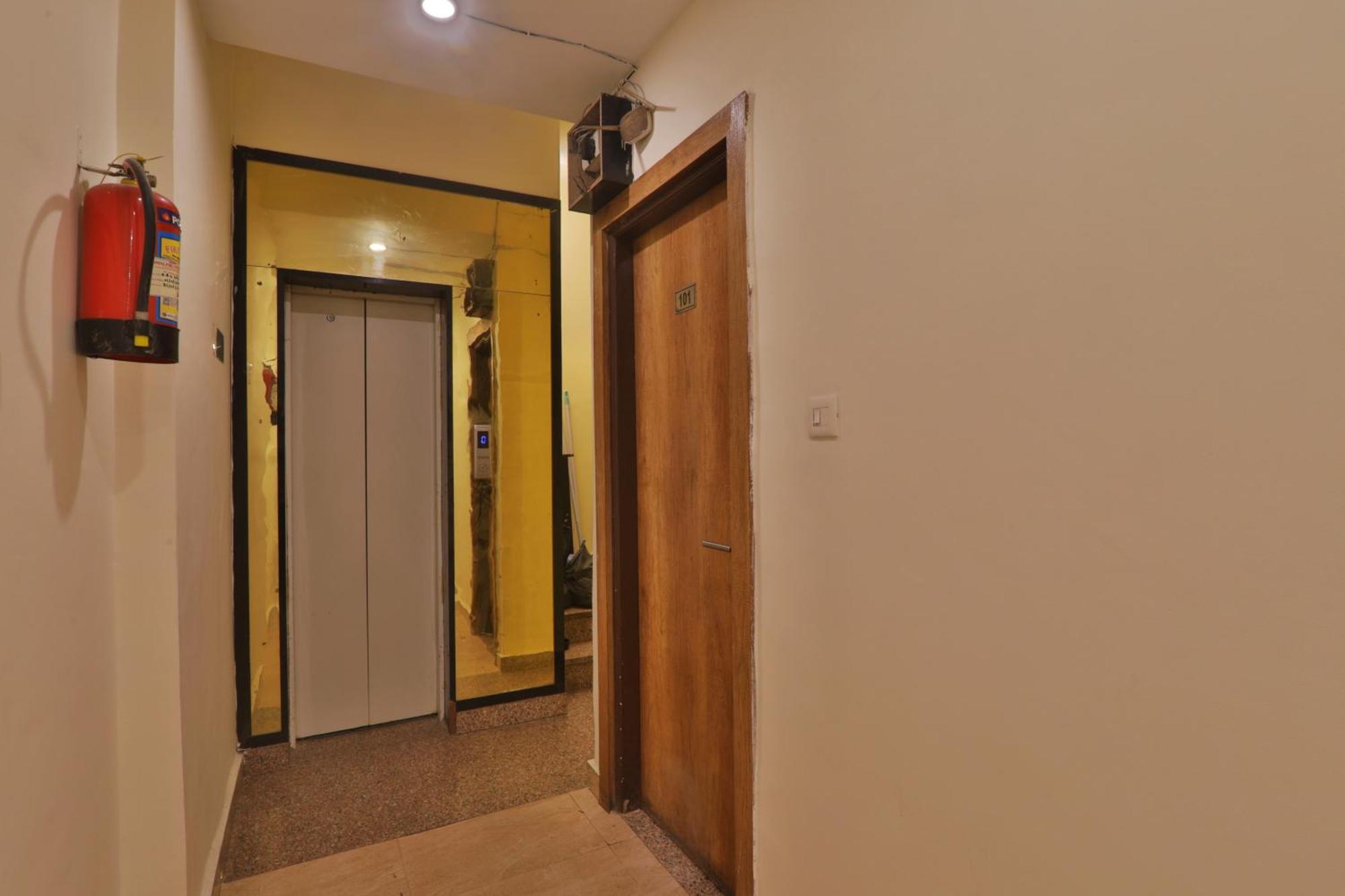 Hotel Janki Sigra 2 Km From Kashi Vishwanath Dham 3*