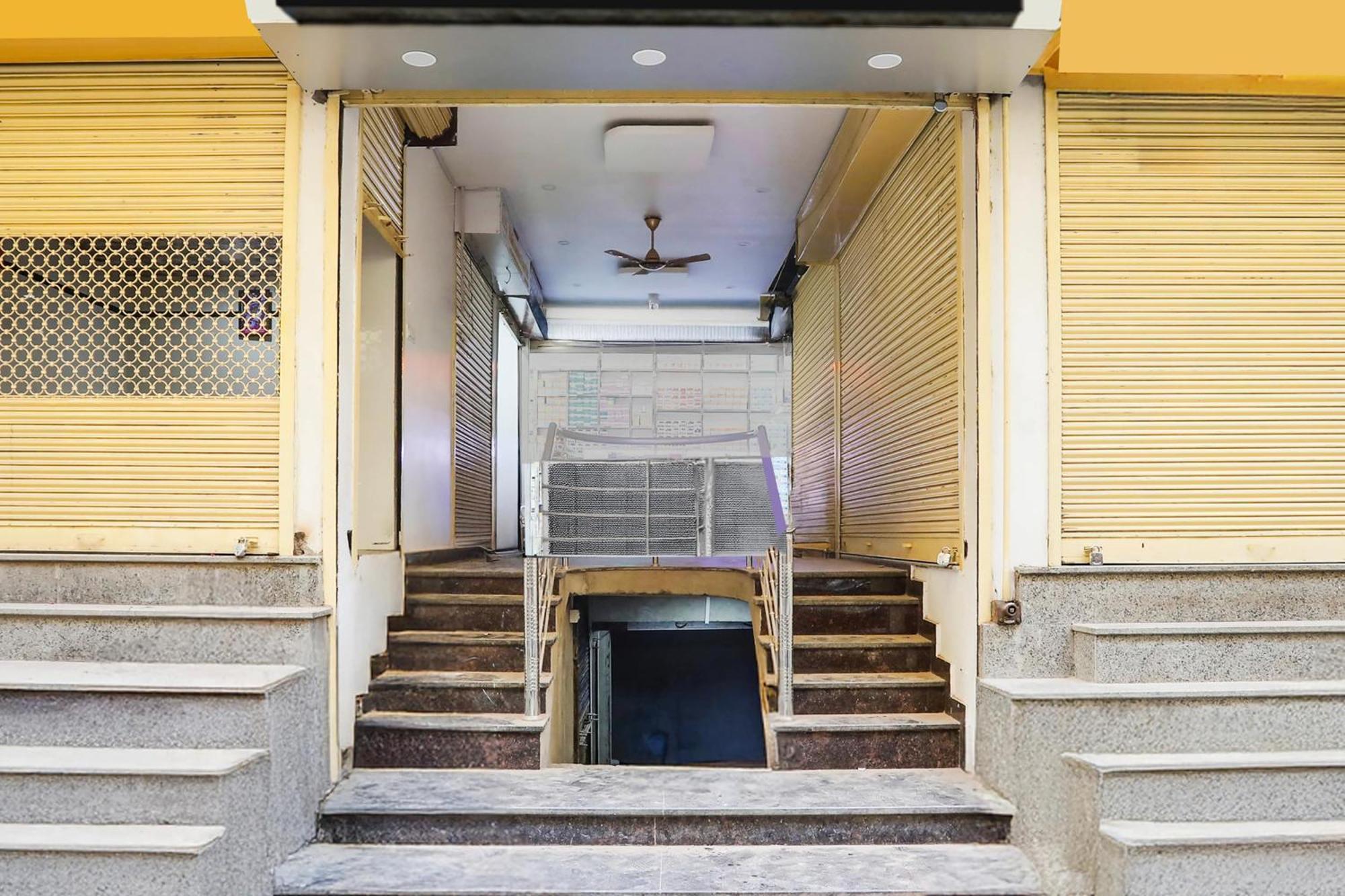 Super Townhouse Ghunghrani Street Godowlia Formerly Raghuveer Temple * Varanasi