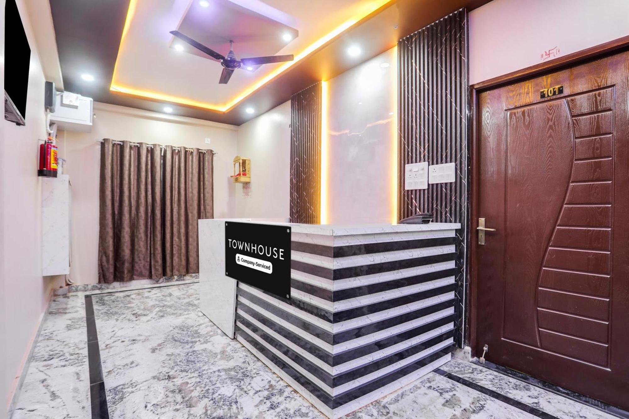 Super Townhouse Ghunghrani Street Godowlia Formerly Raghuveer Temple * Varanasi