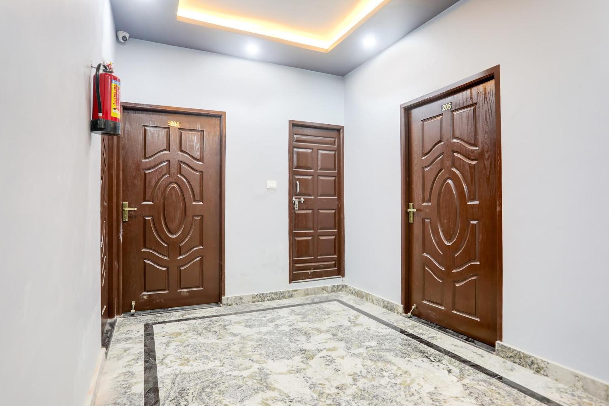 Hotel Super Townhouse Ghunghrani Street Godowlia Formerly Raghuveer Temple