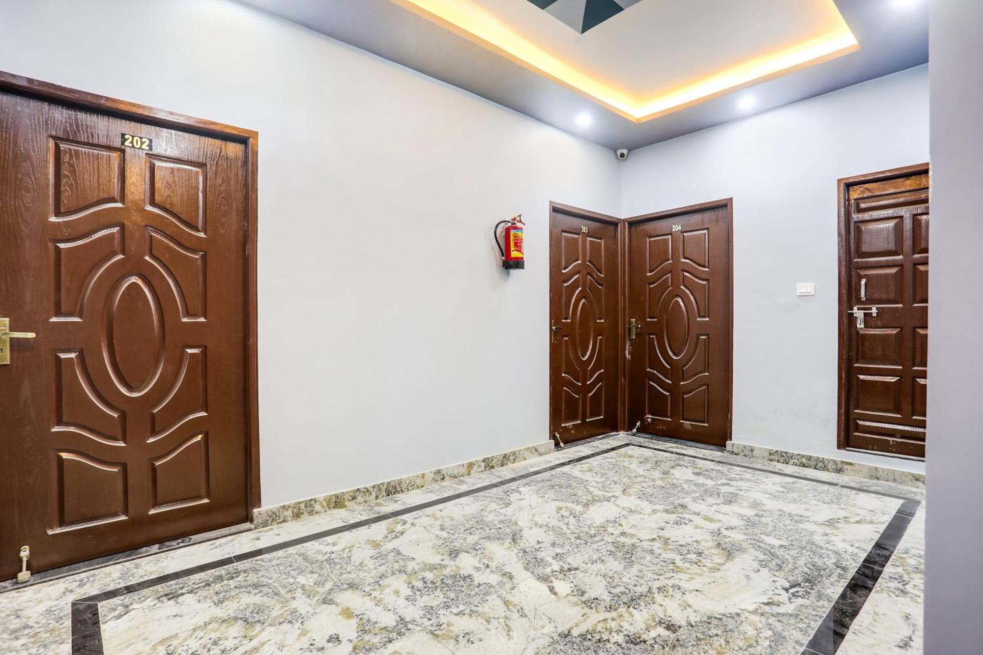 Super Townhouse Ghunghrani Street Godowlia Formerly Raghuveer Temple * Varanasi