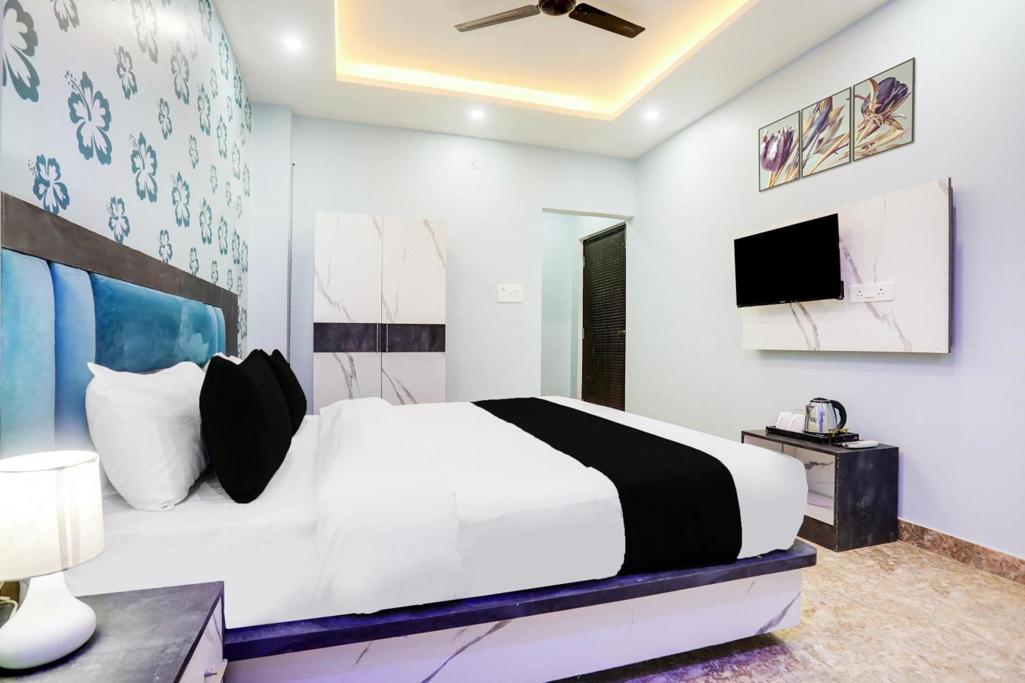 Super Townhouse Ghunghrani Street Godowlia Formerly Raghuveer Temple Hotel *