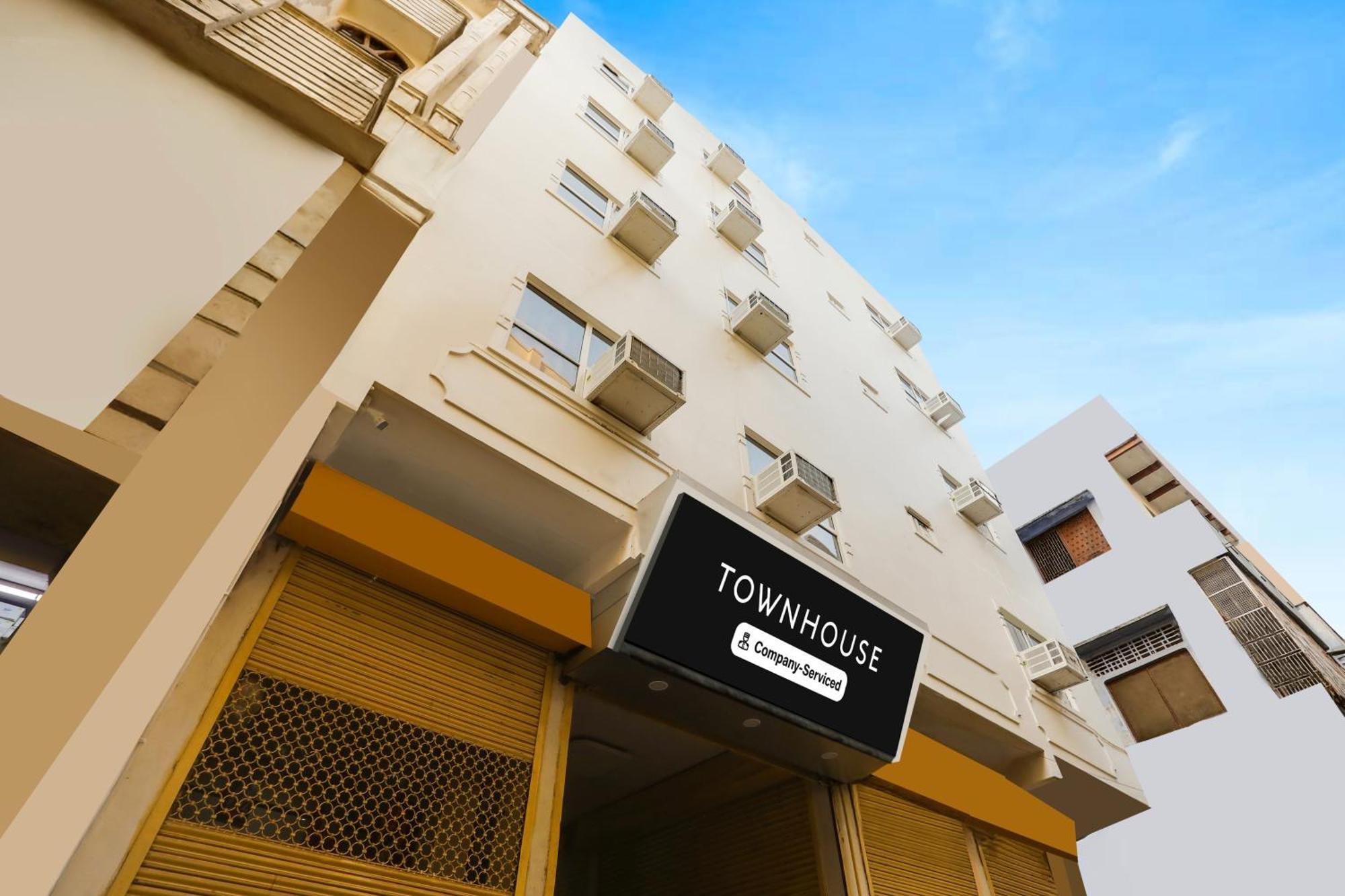 Super Townhouse Ghunghrani Street Godowlia Formerly Raghuveer Temple *