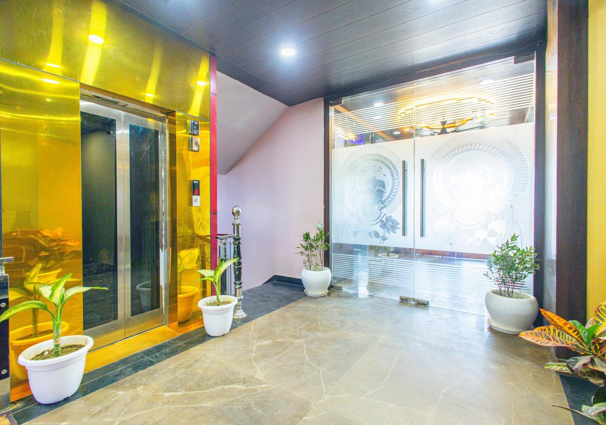 Hotel Treebo Saumendra Residency Varanasi