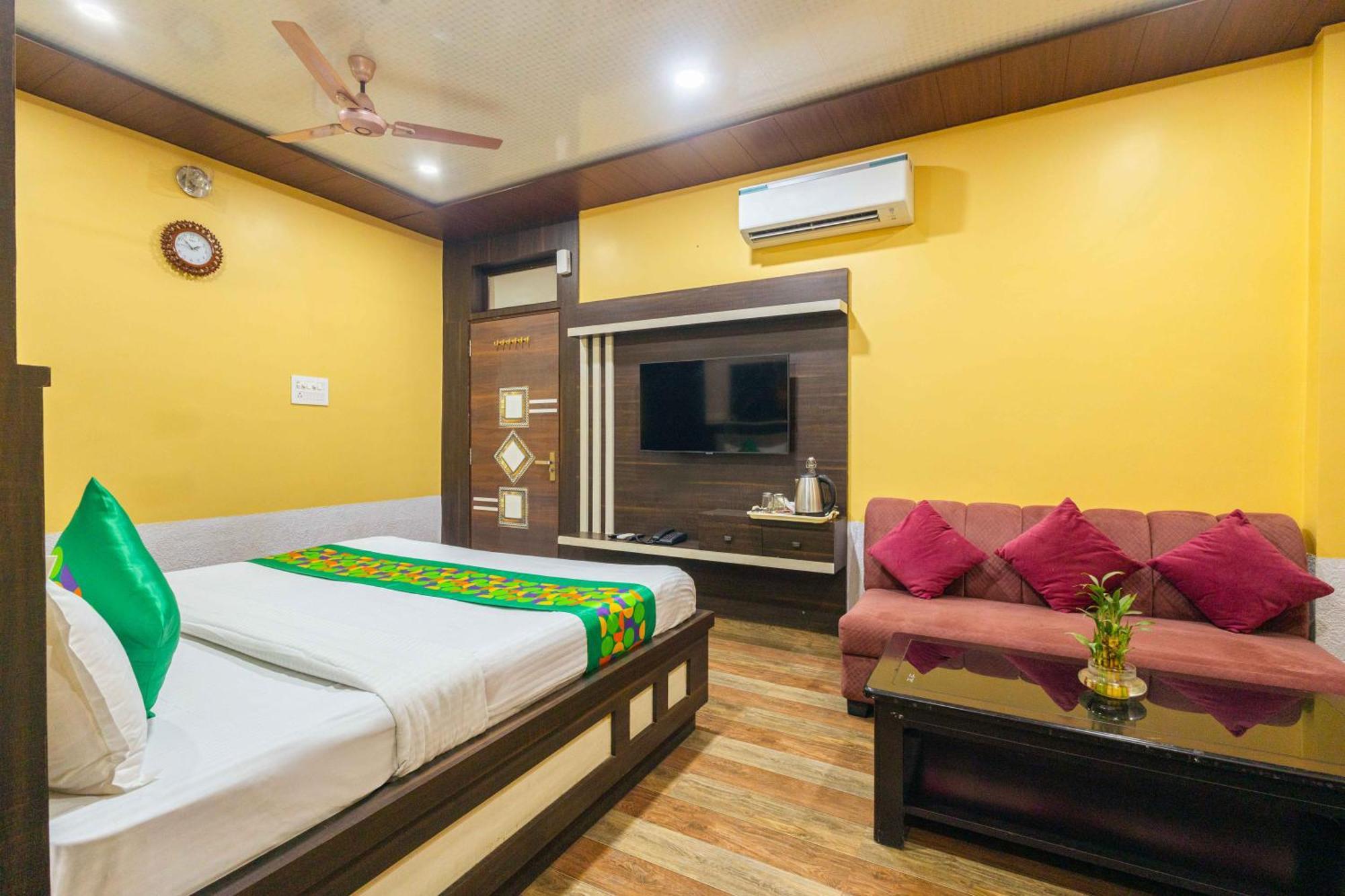 Hotel Treebo Saumendra Residency Varanasi