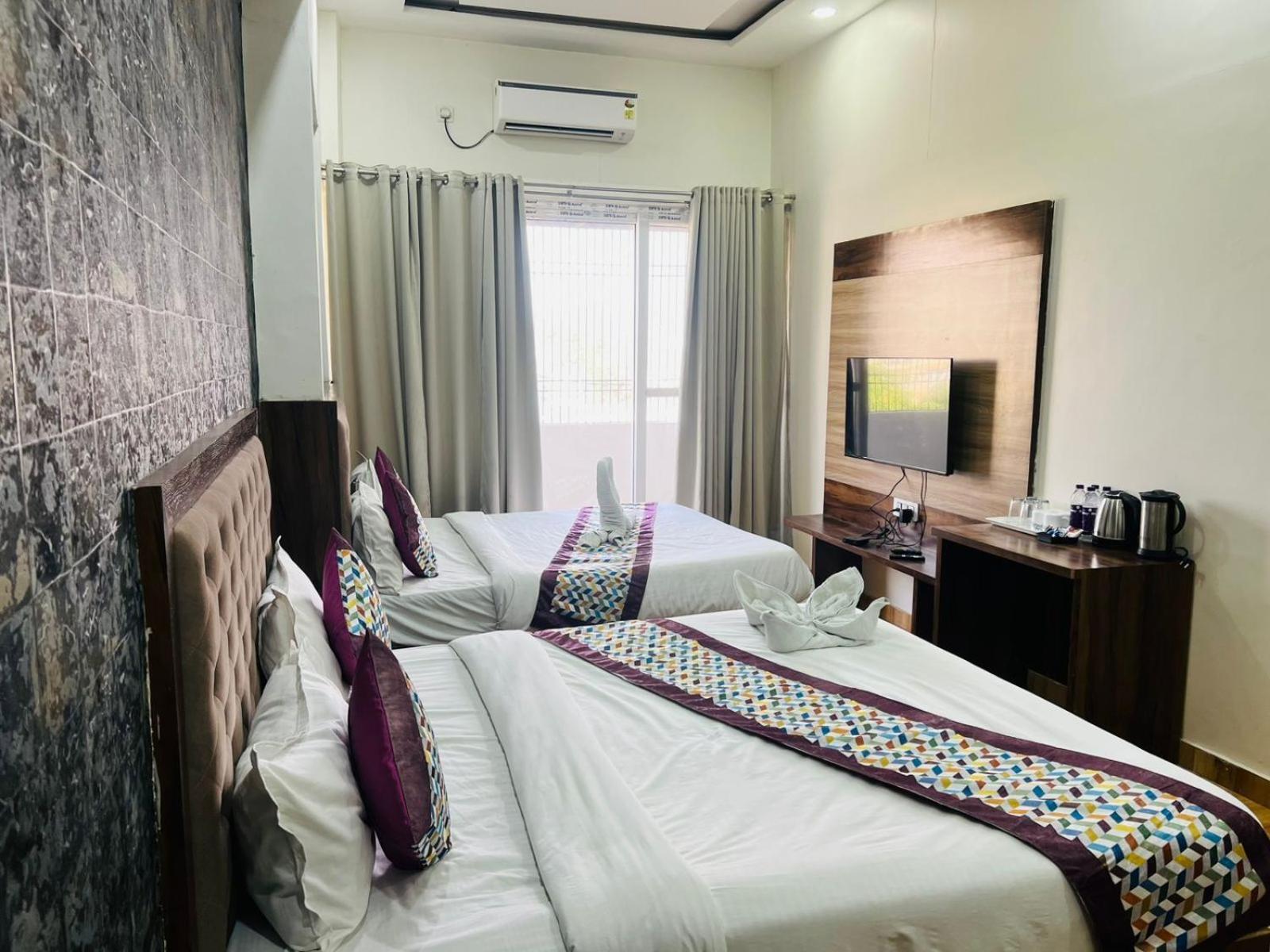 S V Grand 3* Varanasi