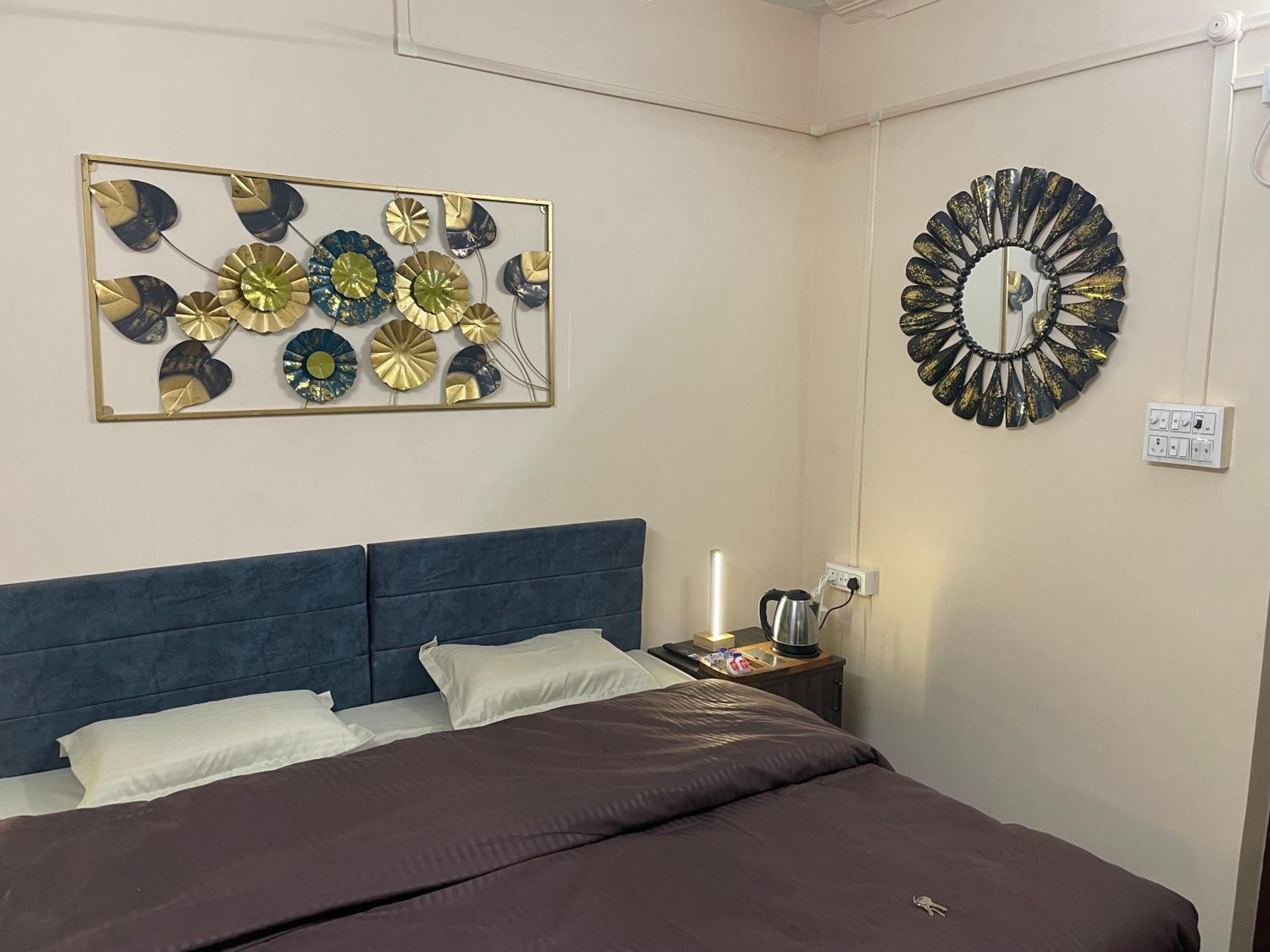 Bed & Breakfast Kashi Awahan! Modern Themed Near Vishvanath Temple *