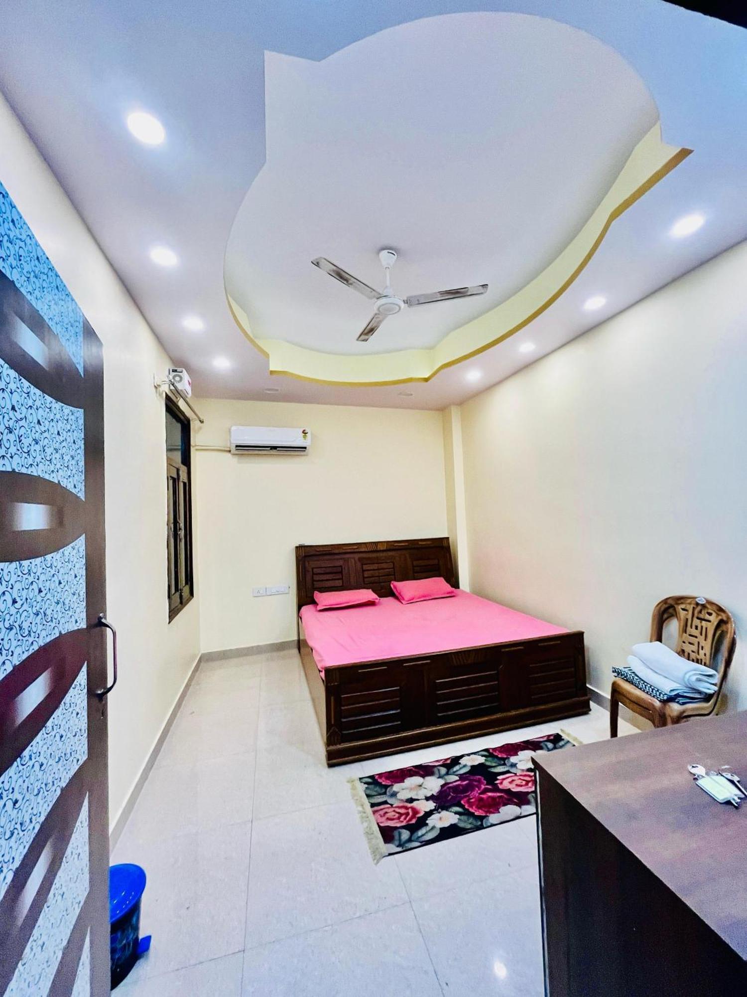 Shri Ji Hotel
