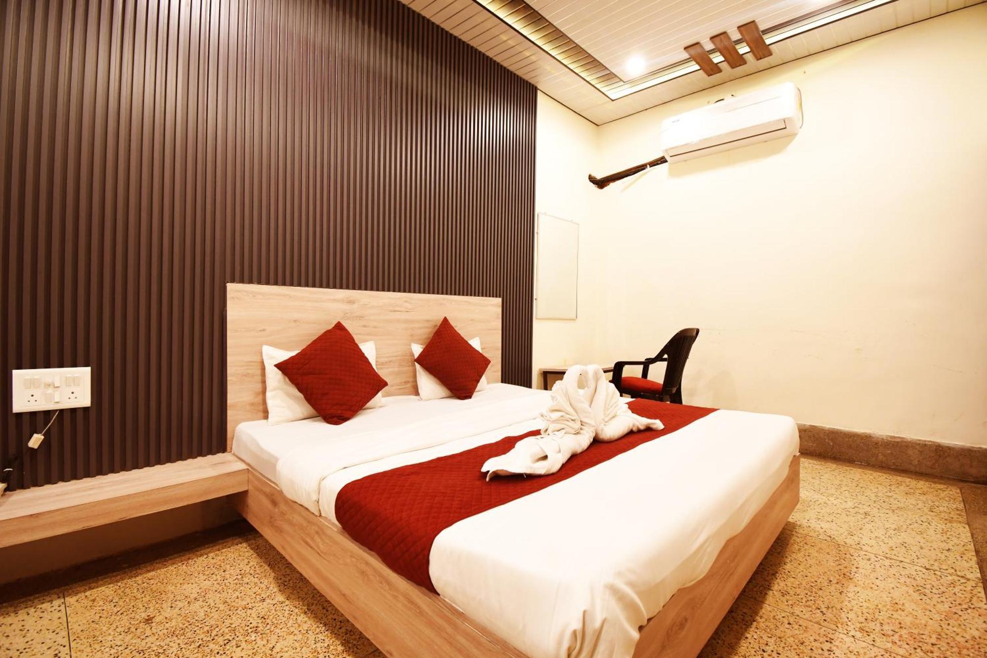 The Anandvan Palace- 300 Meter From Harishchandra Ghat *