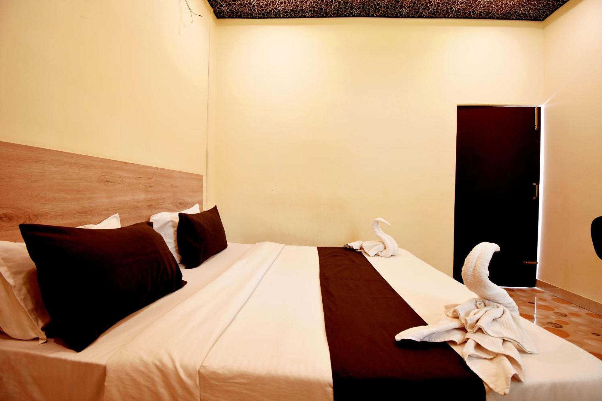 The Anandvan Palace- 300 Meter From Harishchandra Ghat