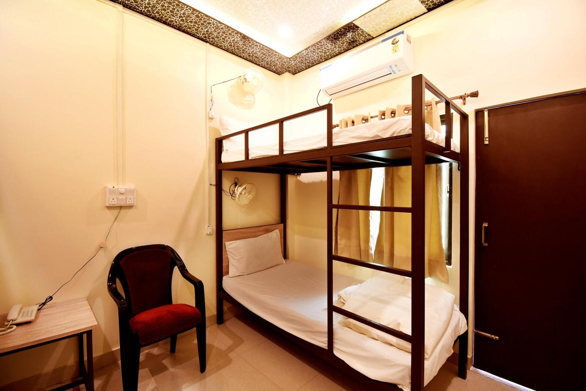 The Anandvan Palace- 300 Meter From Harishchandra Ghat Guest house *