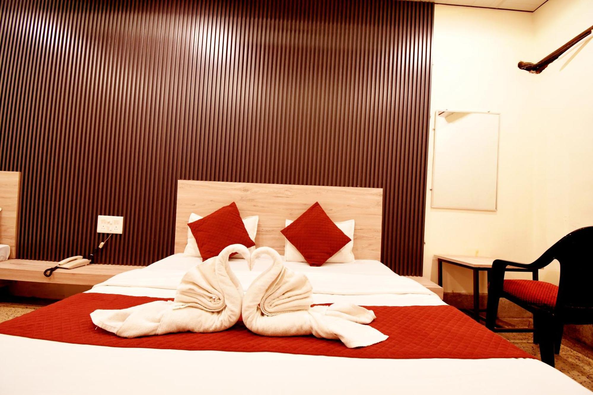 Guest house The Anandvan Palace- 300 Meter From Harishchandra Ghat Varanasi