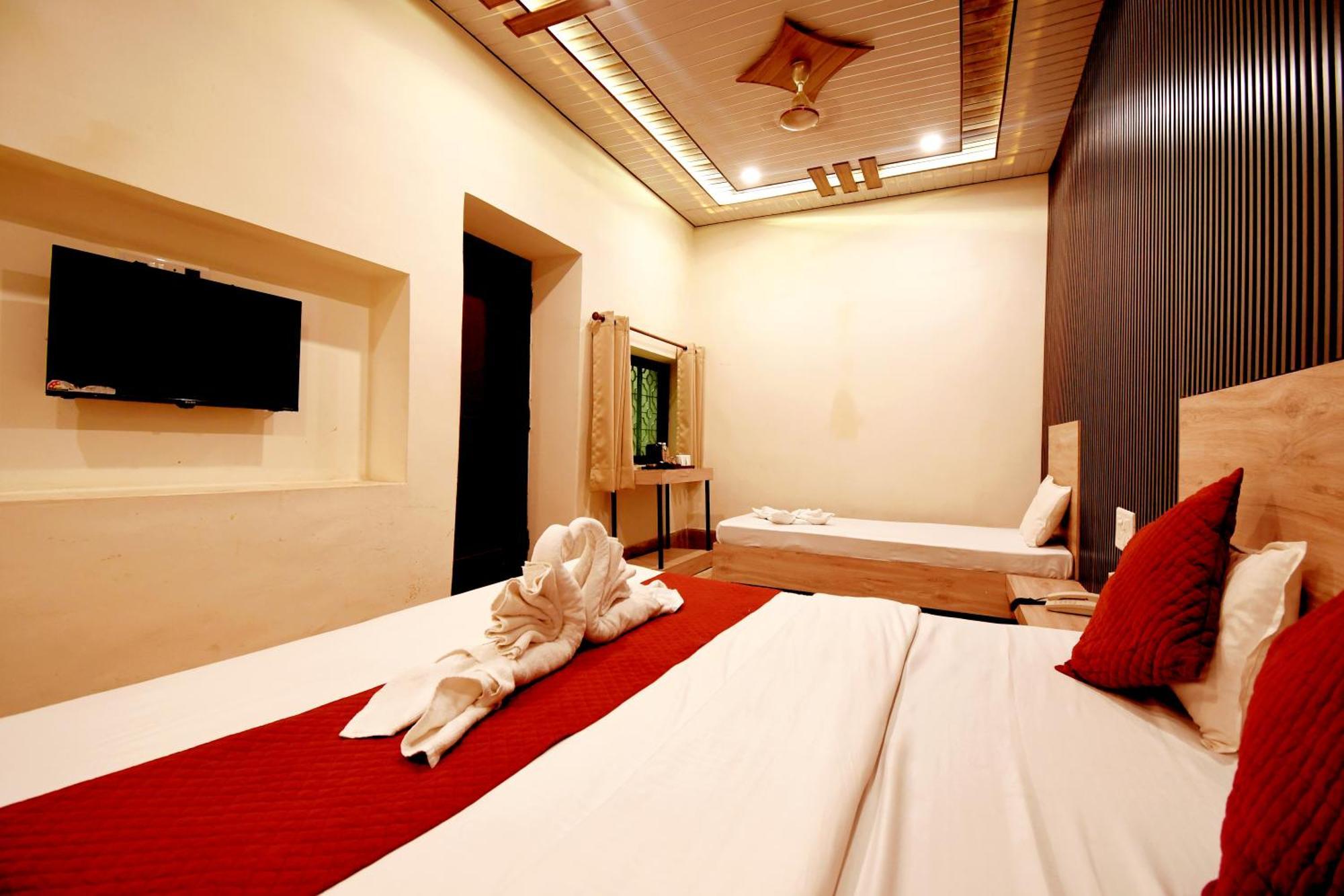 The Anandvan Palace- 300 Meter From Harishchandra Ghat Guest house
