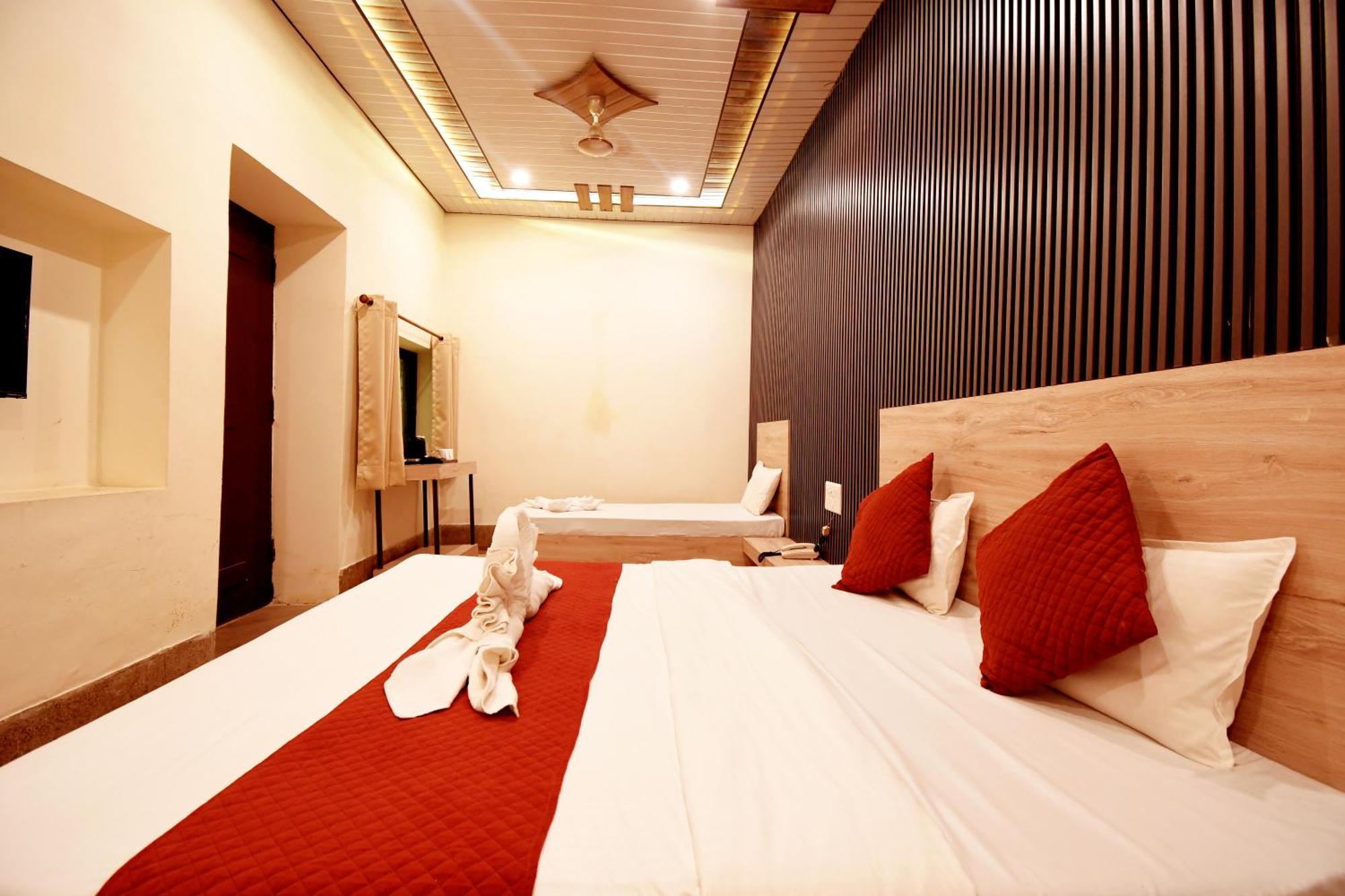 Guest house The Anandvan Palace- 300 Meter From Harishchandra Ghat Varanasi