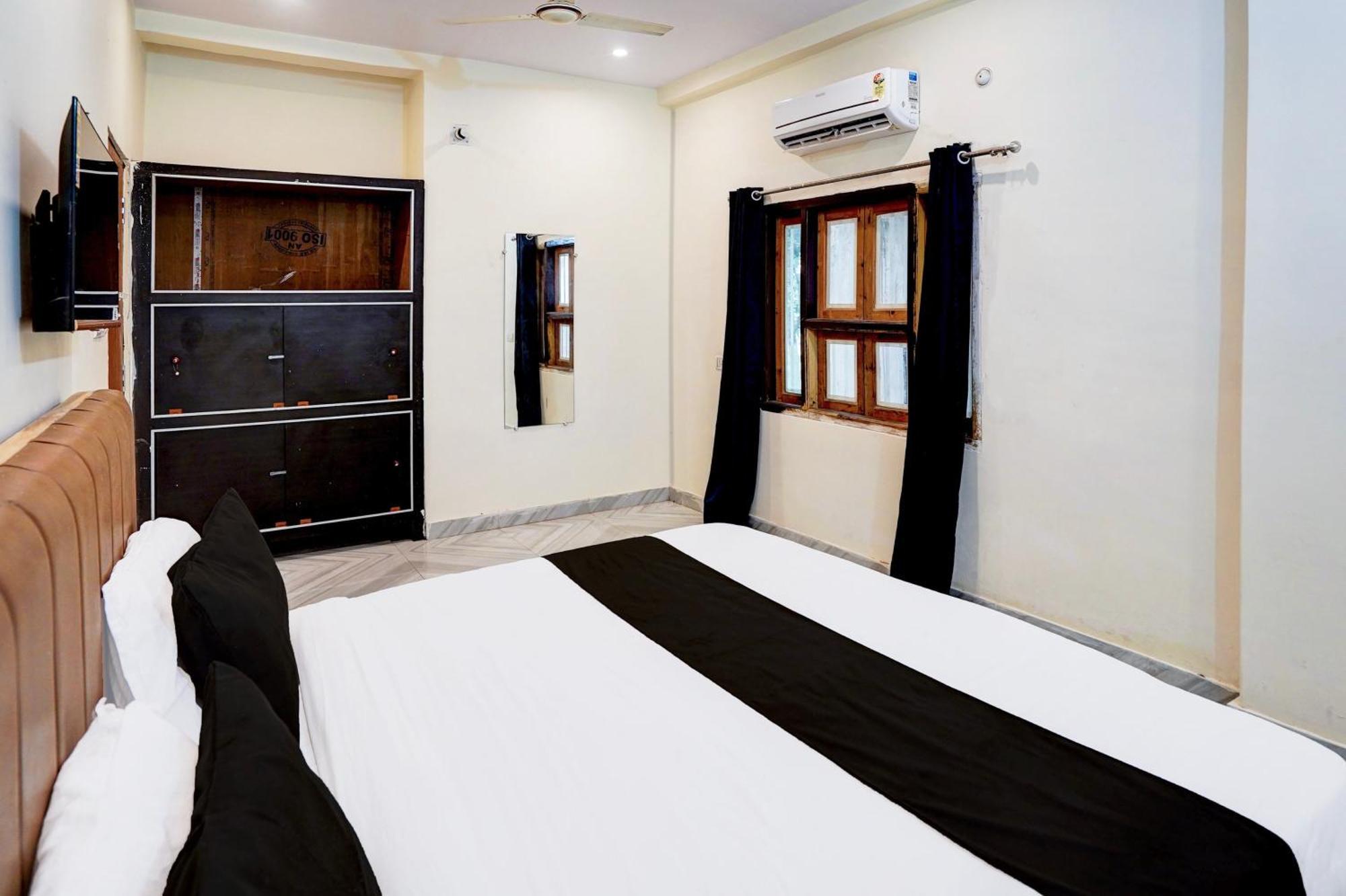 Super O Back Packers Varanasi