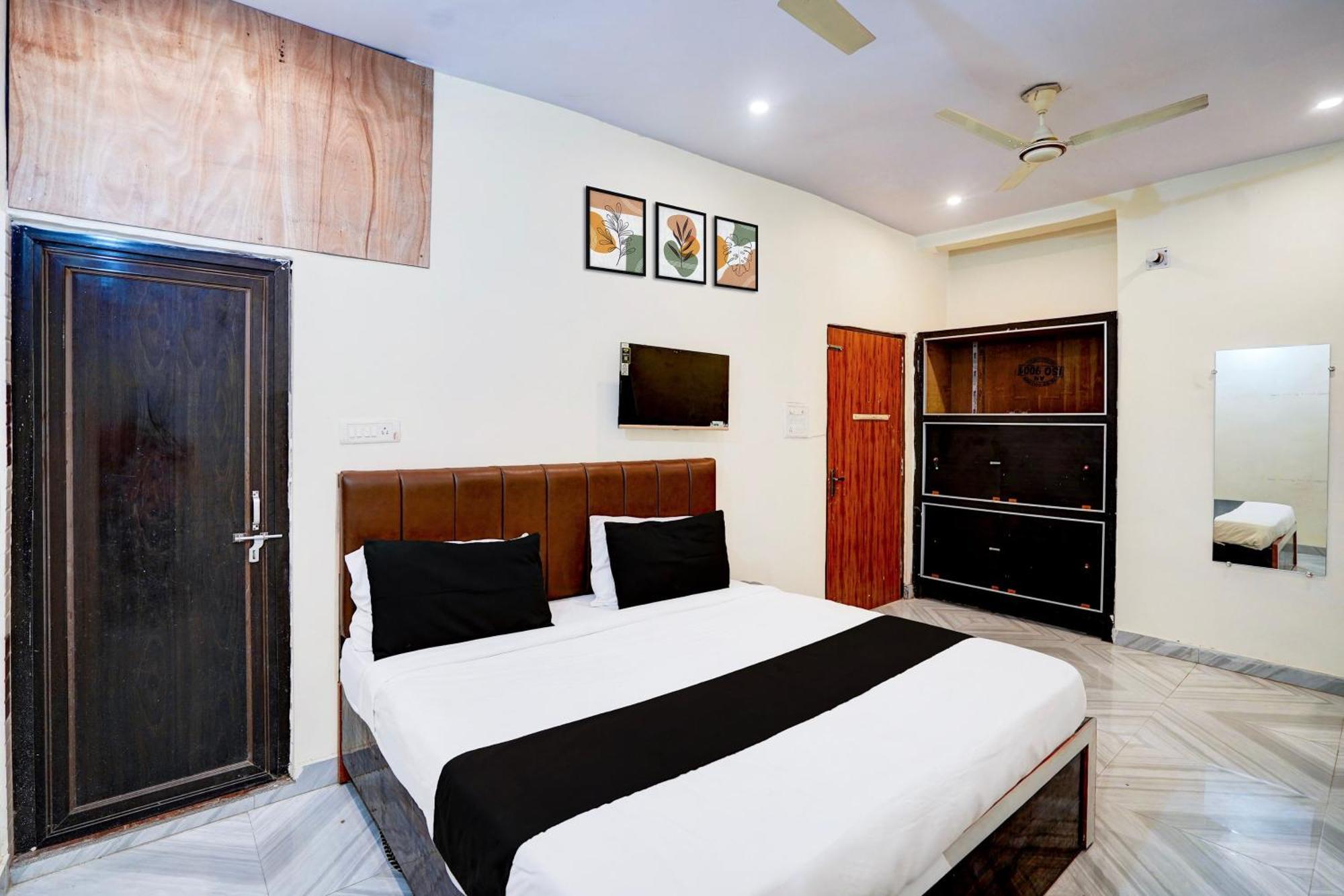 Super O Back Packers Hotel Varanasi