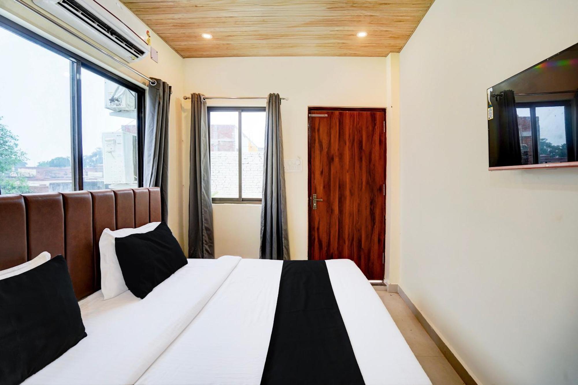 Super O Back Packers Varanasi