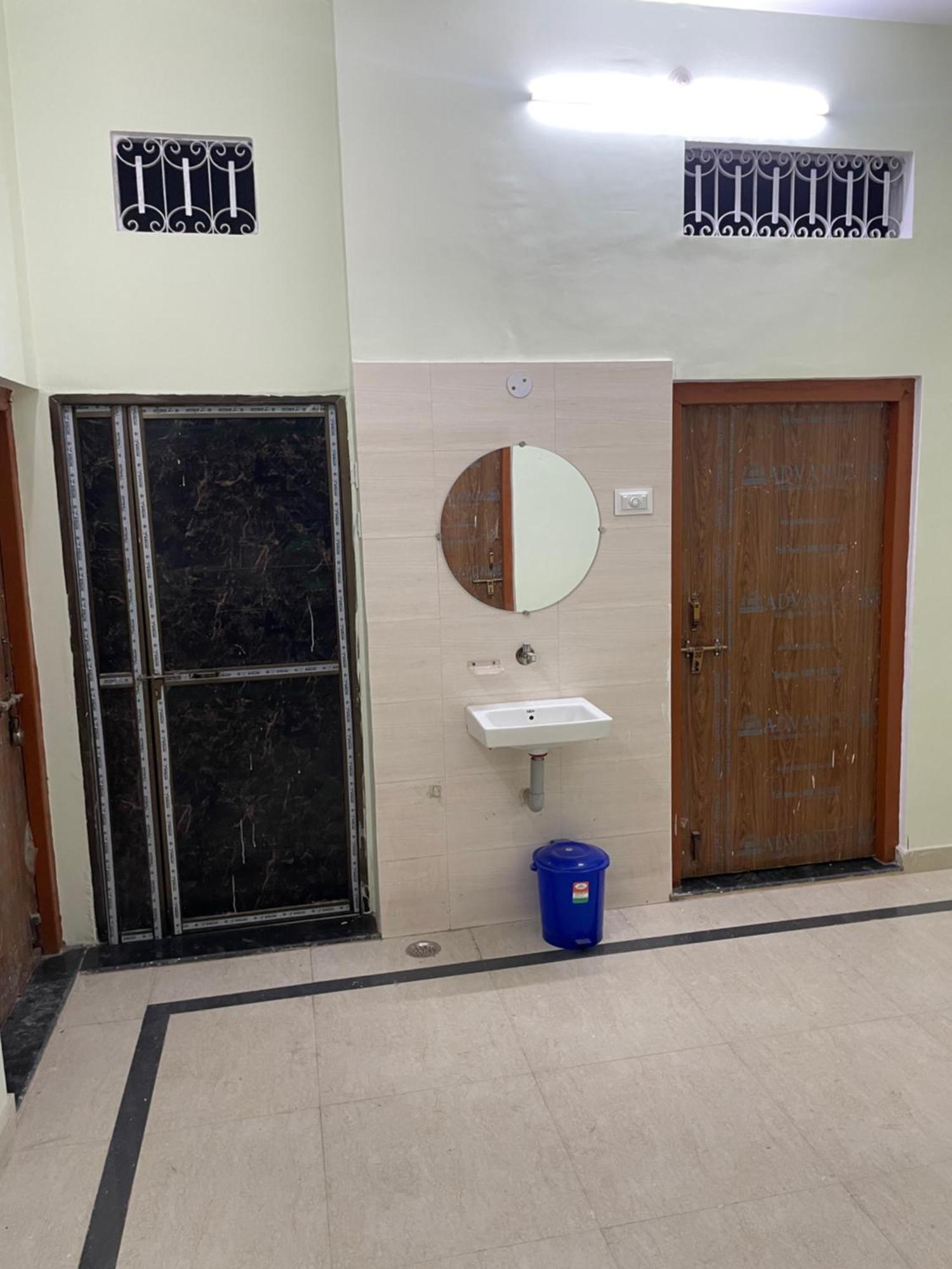 Apartment Hbh Greens Varanasi
