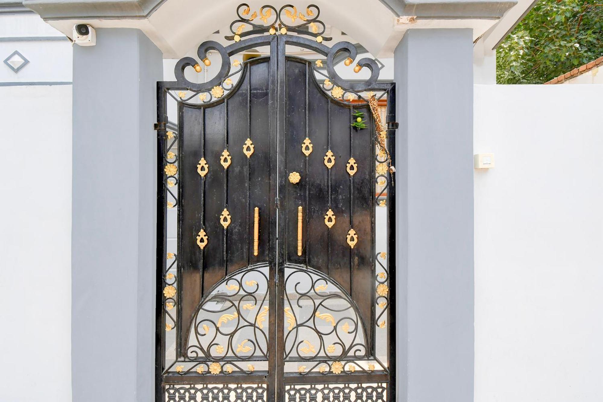 Hotel Fabhotel Rb Palace