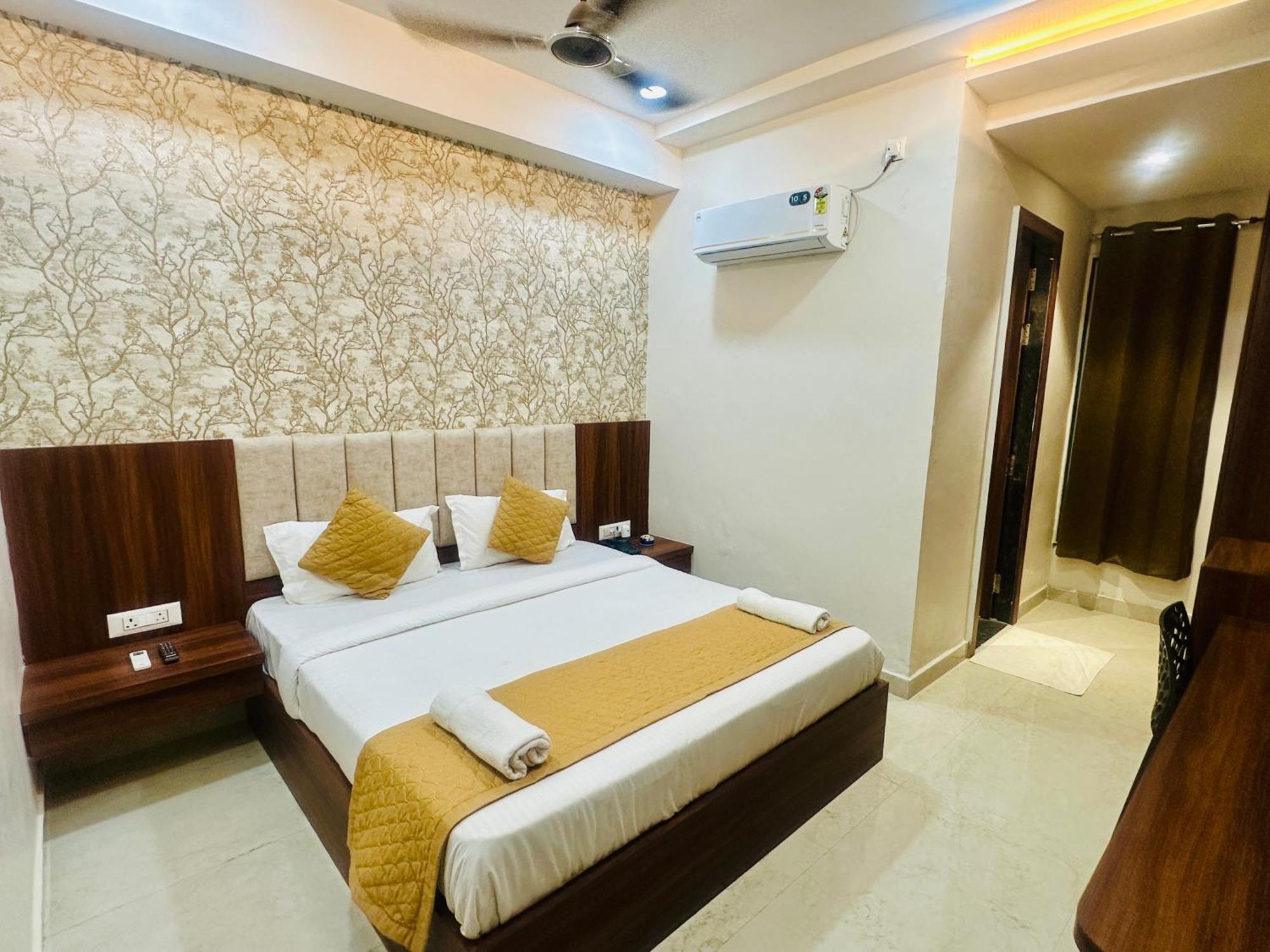 Hotel Deep Palace Varanasi