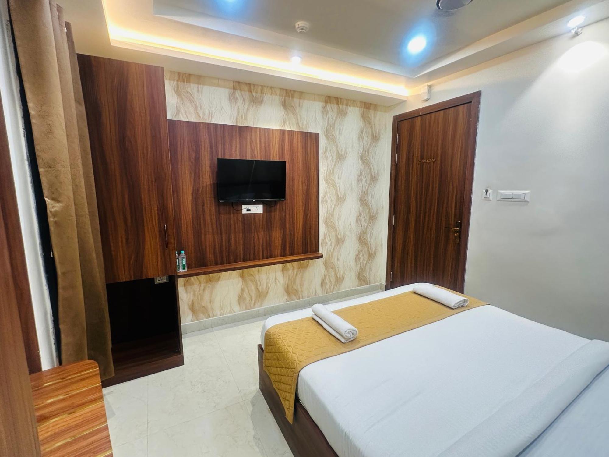 Deep Palace Hotel