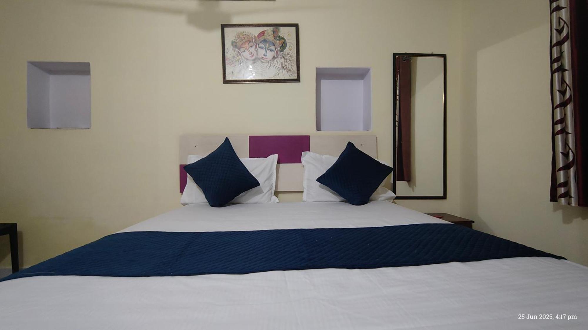 Radha Krishna Homestay *