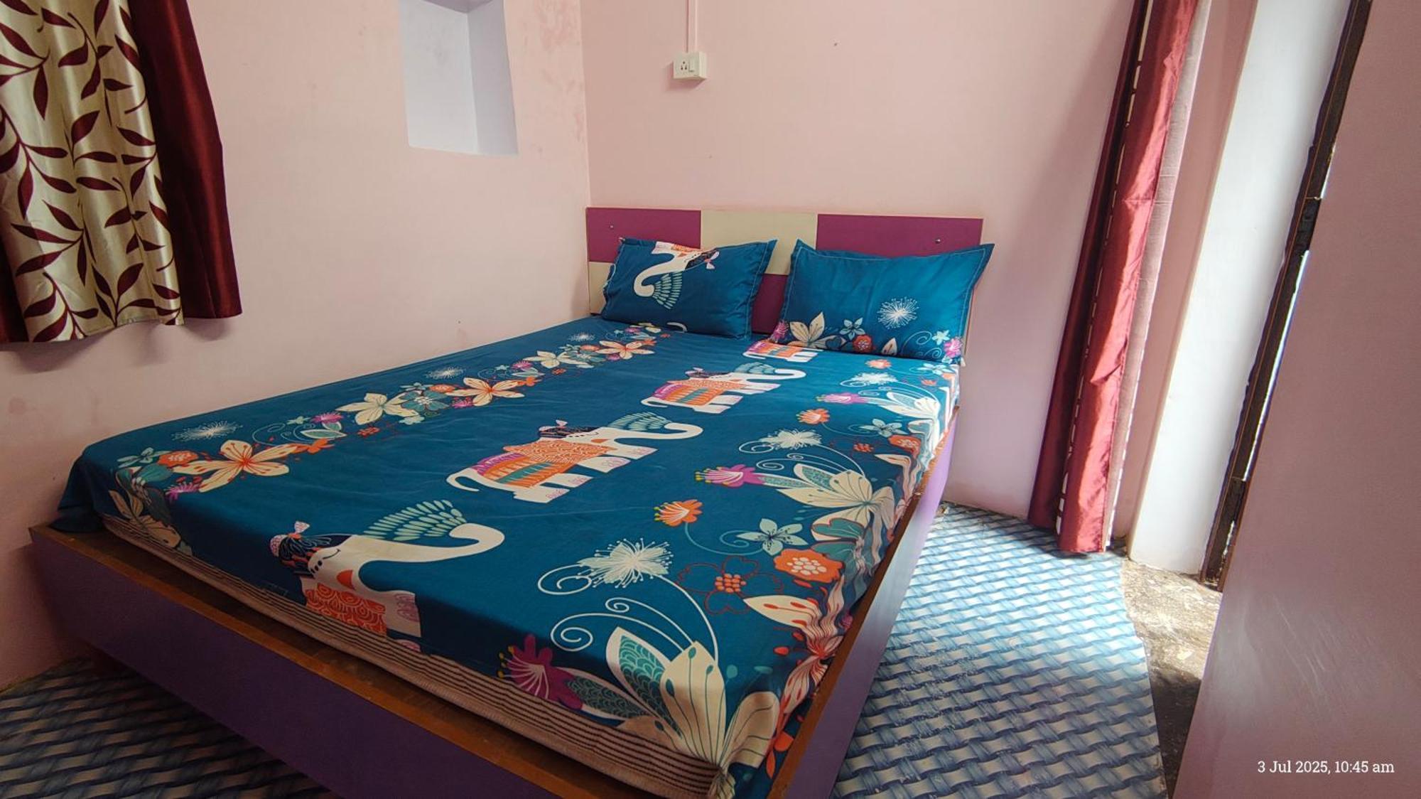 Homestay Radha Krishna *