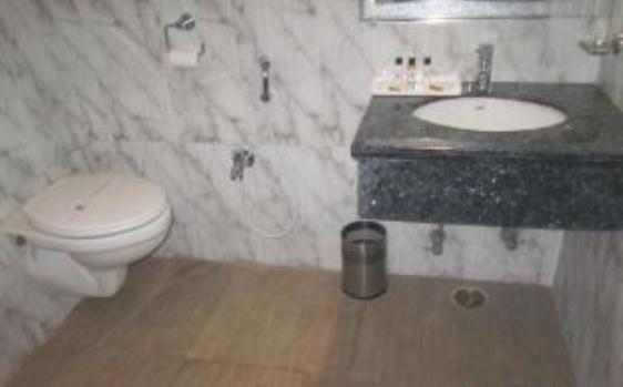 Hotel J S Residency 3*