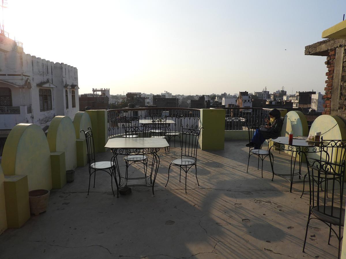 Guest house Sandhya Near Ganga River *