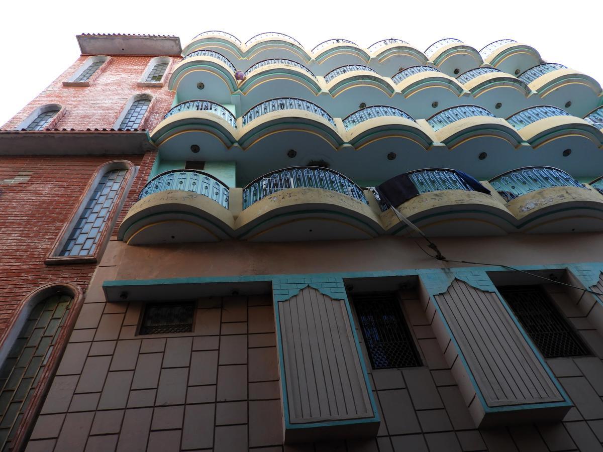 Guest house Sandhya Near Ganga River Varanasi