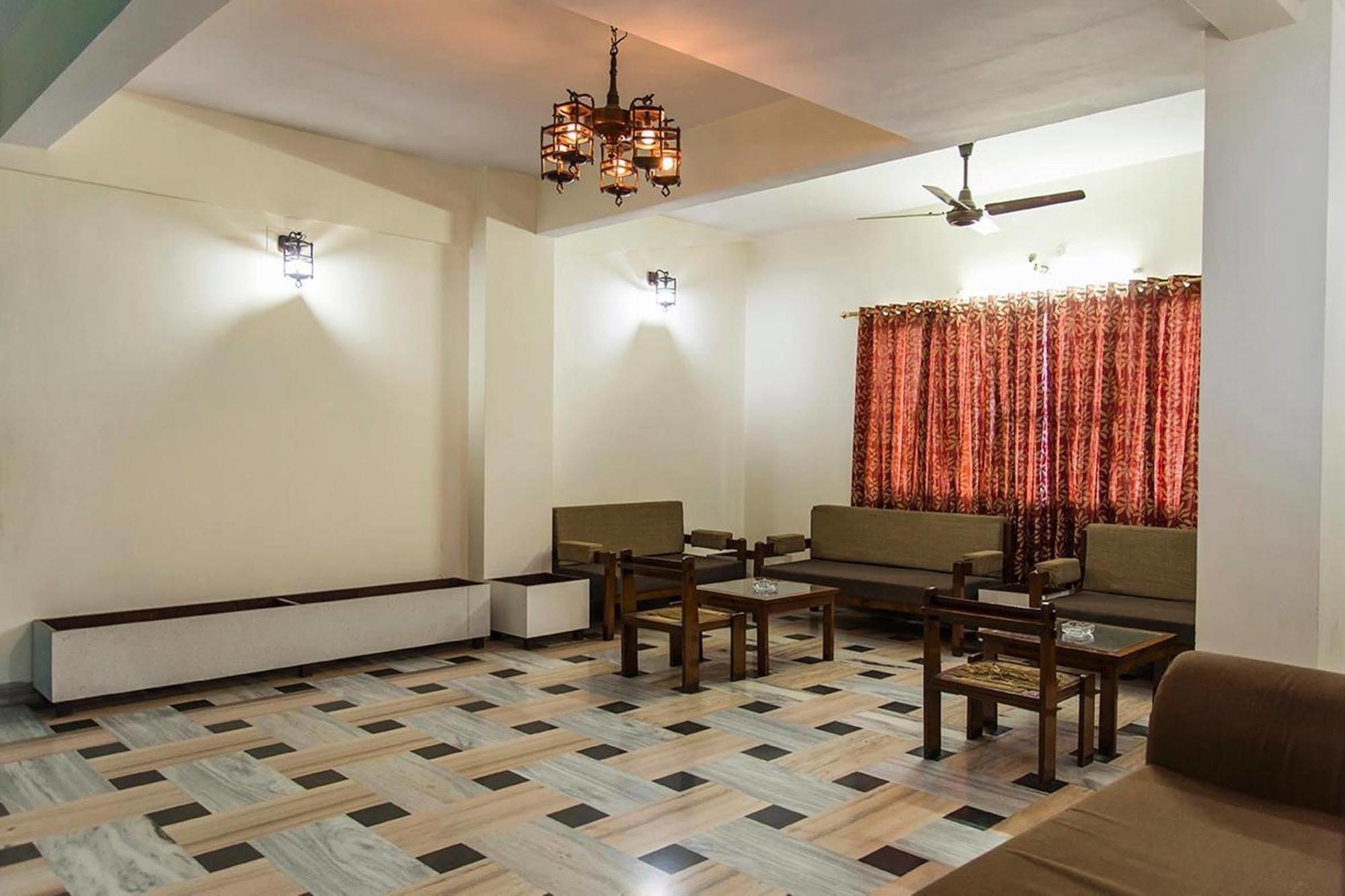 Hotel Gautam 2*