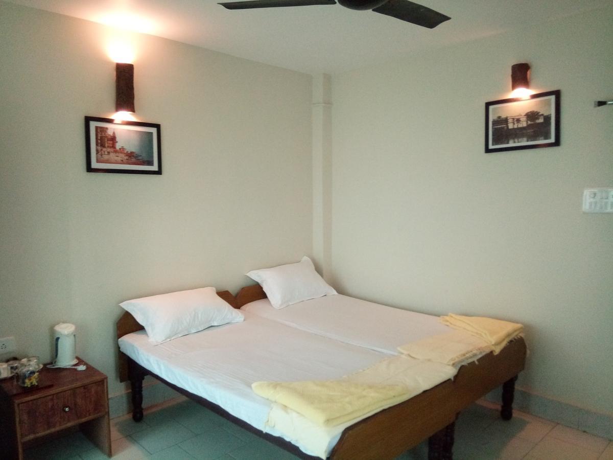 Chatter Box Hostel *
