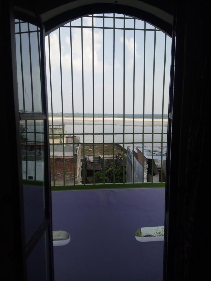Chatter Box * Varanasi