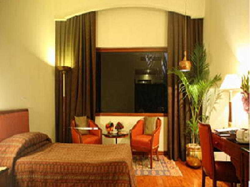 Clarks Limited Hotel 5*
