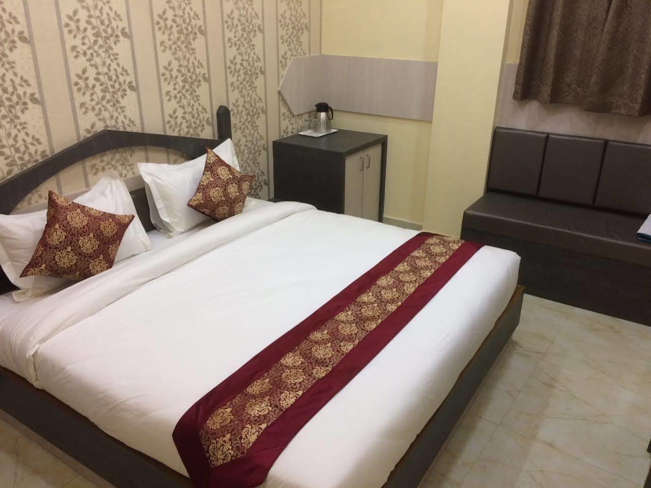 Rahil Palace Hotel *