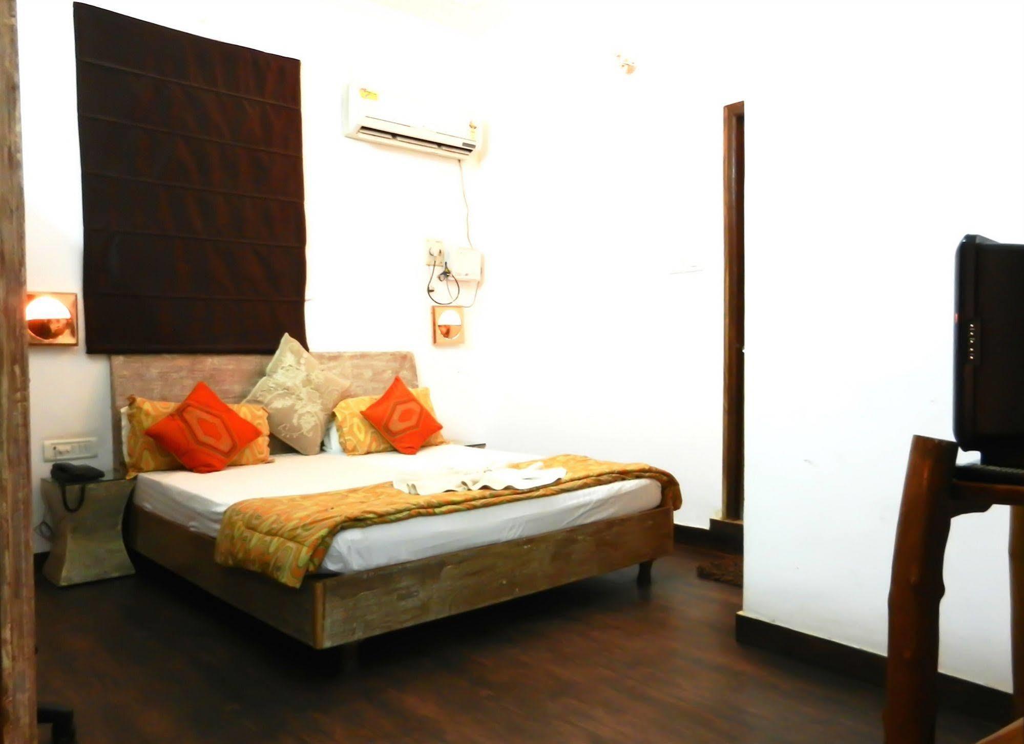 Itsy Banana Boutique Varanasi