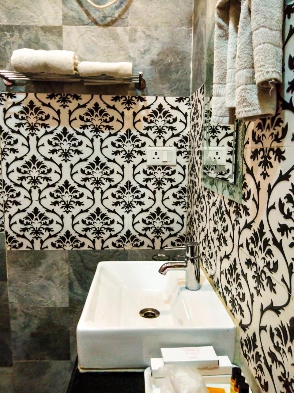 Dwivedi Sri Omkar Palace Inn 3*