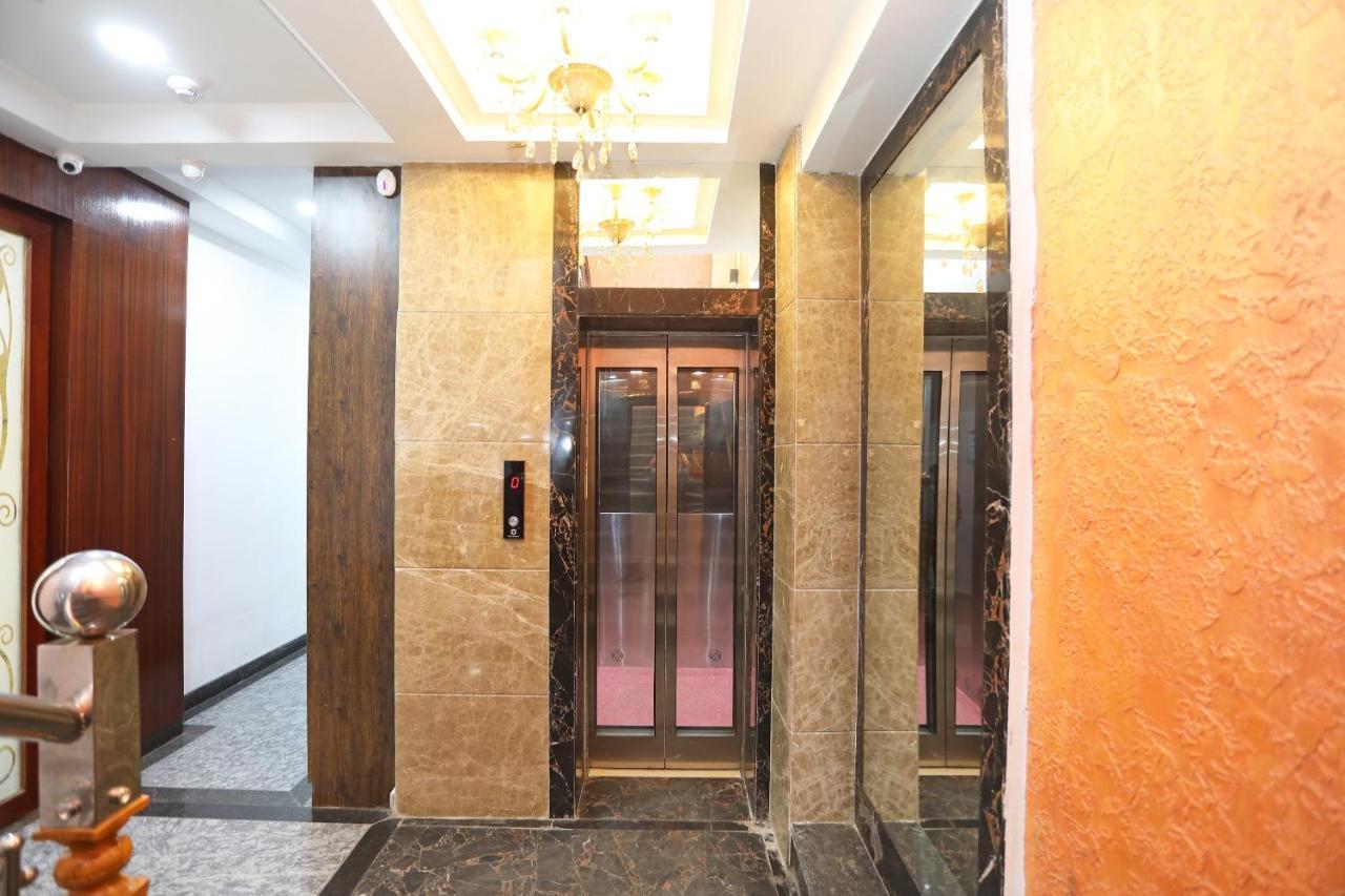 Oyo 19122 Mastana Palace Varanasi