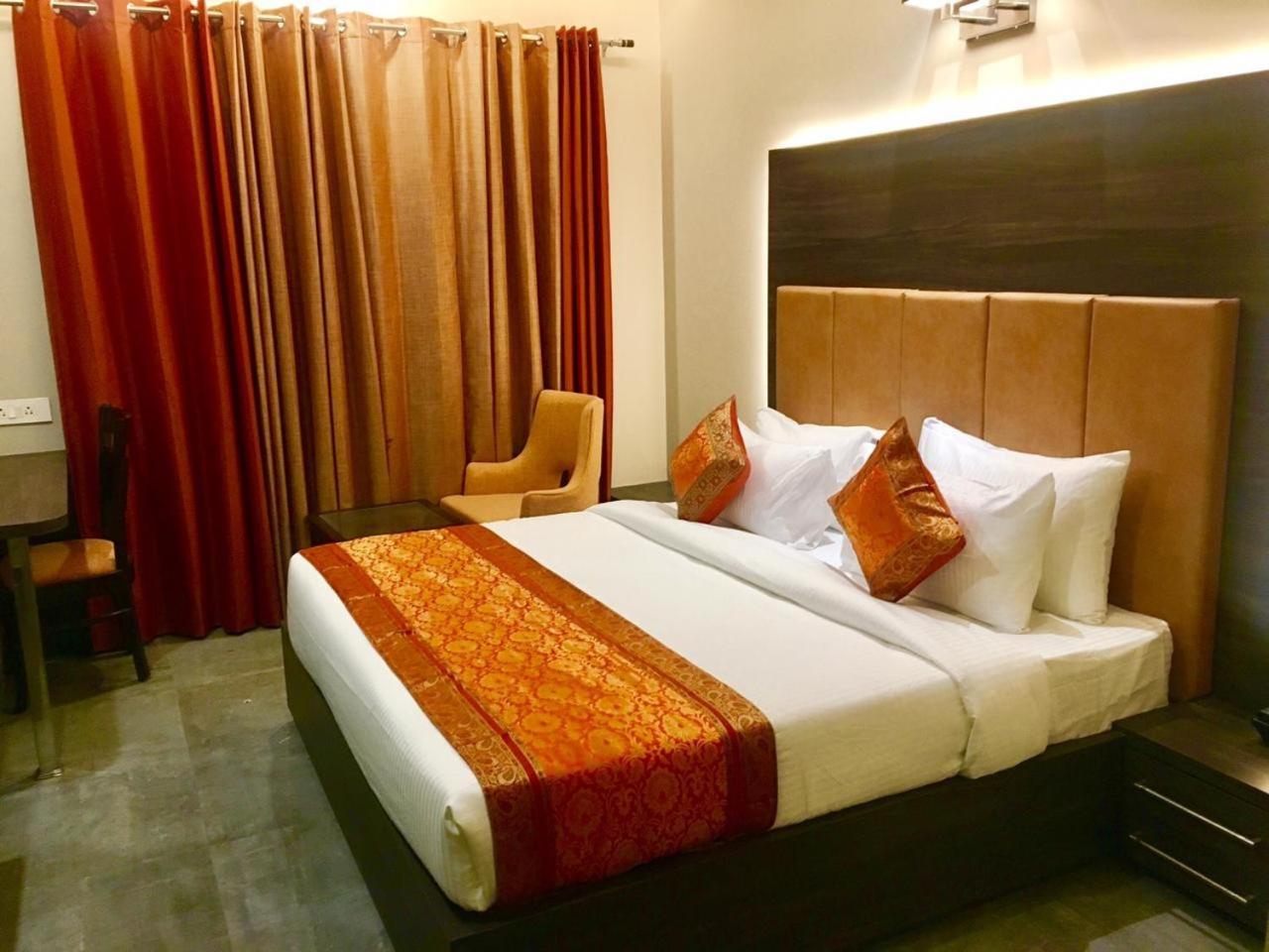 Abhinav International Hotel 3*