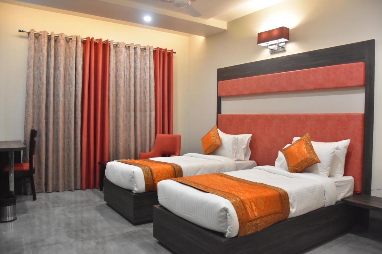 Abhinav International 3*