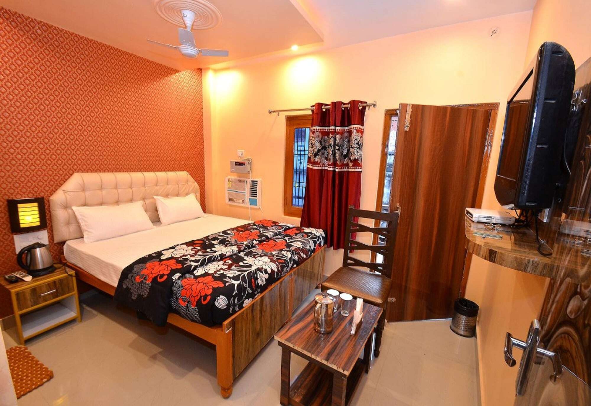 Walkin Shiva P Hotel Varanasi